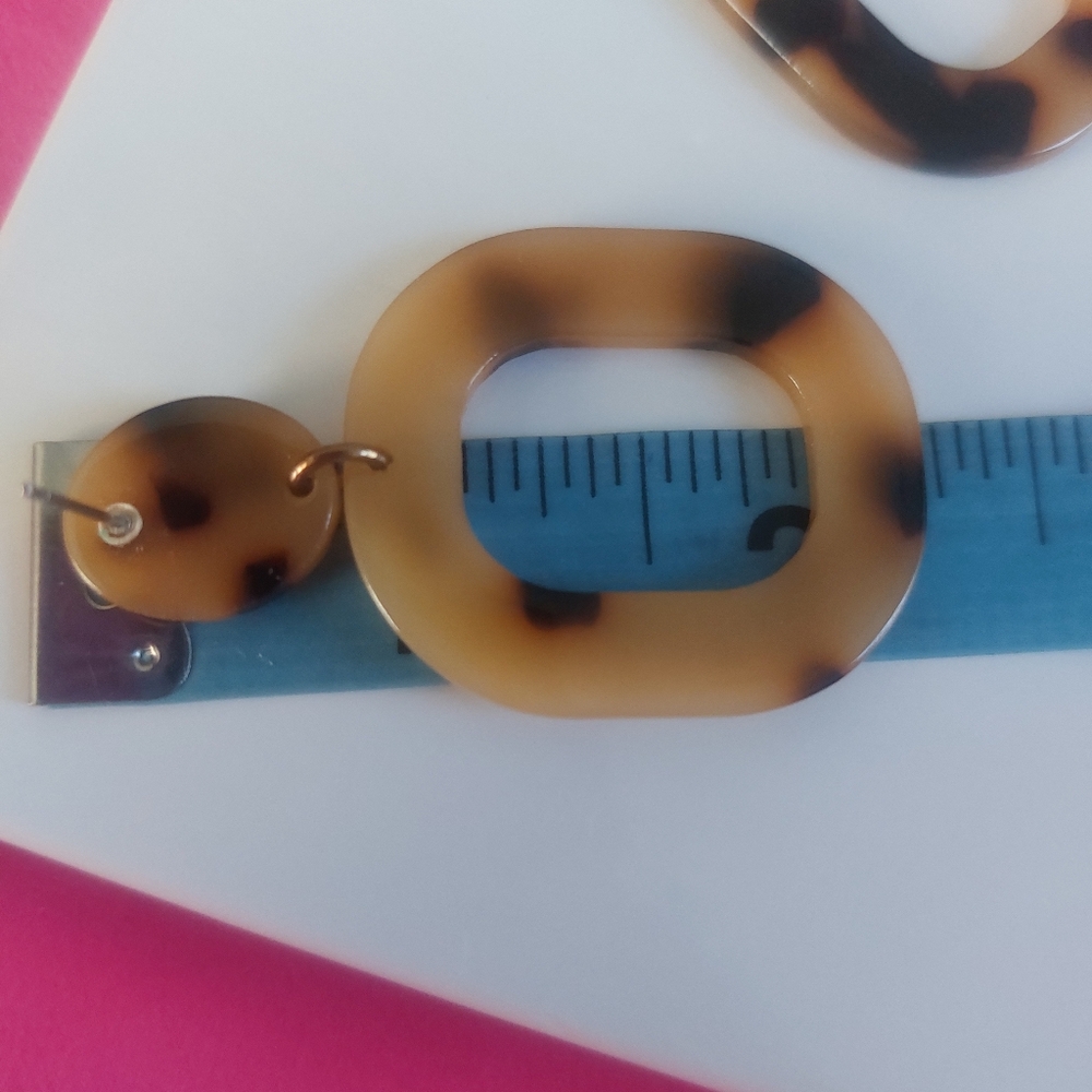 Tortoise Shell Resin Open Hoop Brown Hues Earrings - Picture 4 of 5